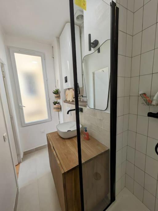 Studio Calme Et Ensoleille Entierement Renove Párizs Kültér fotó
